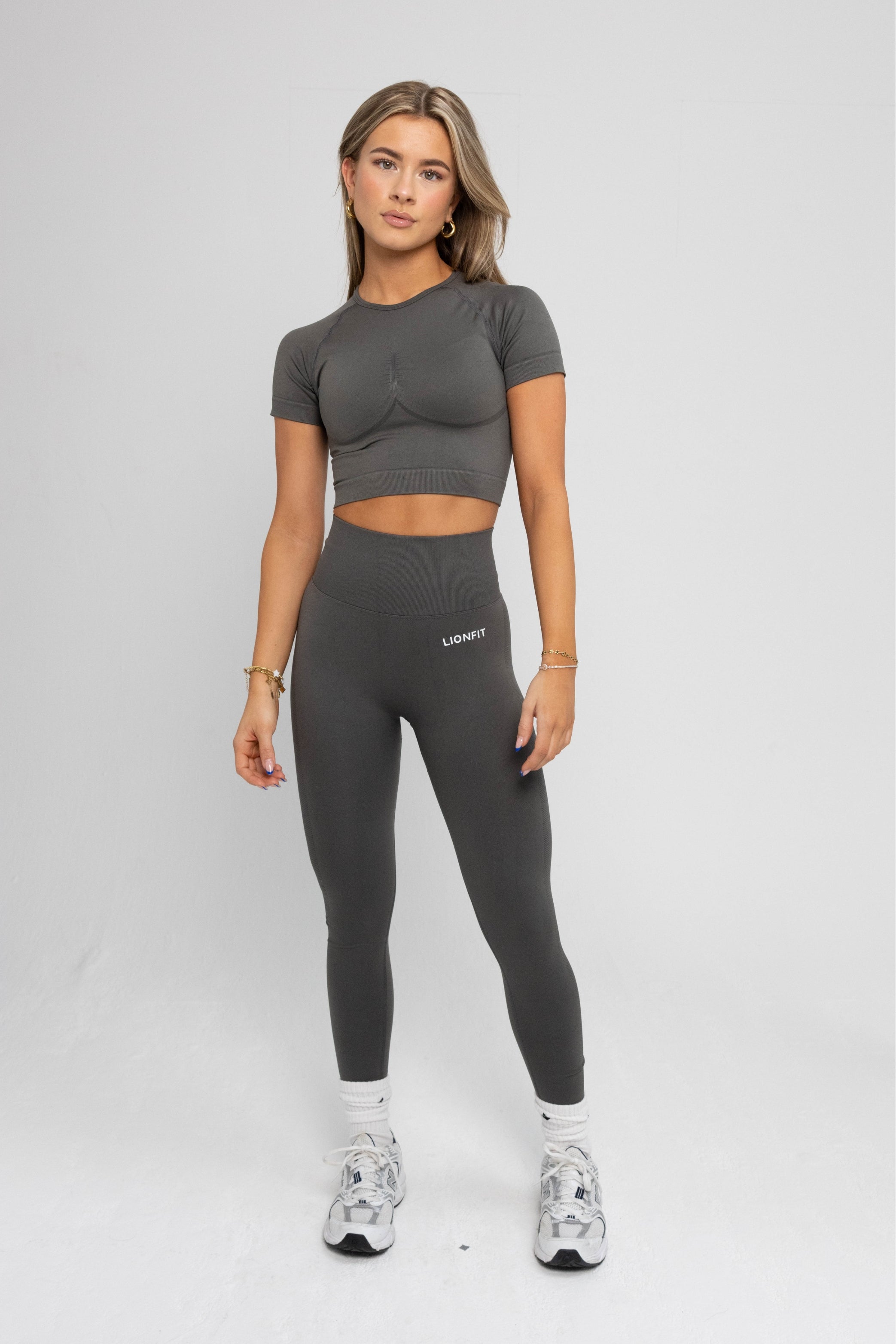 LIONFIT NALA SEAMLESS SHORTSLEEVE TOP GREEN GREY