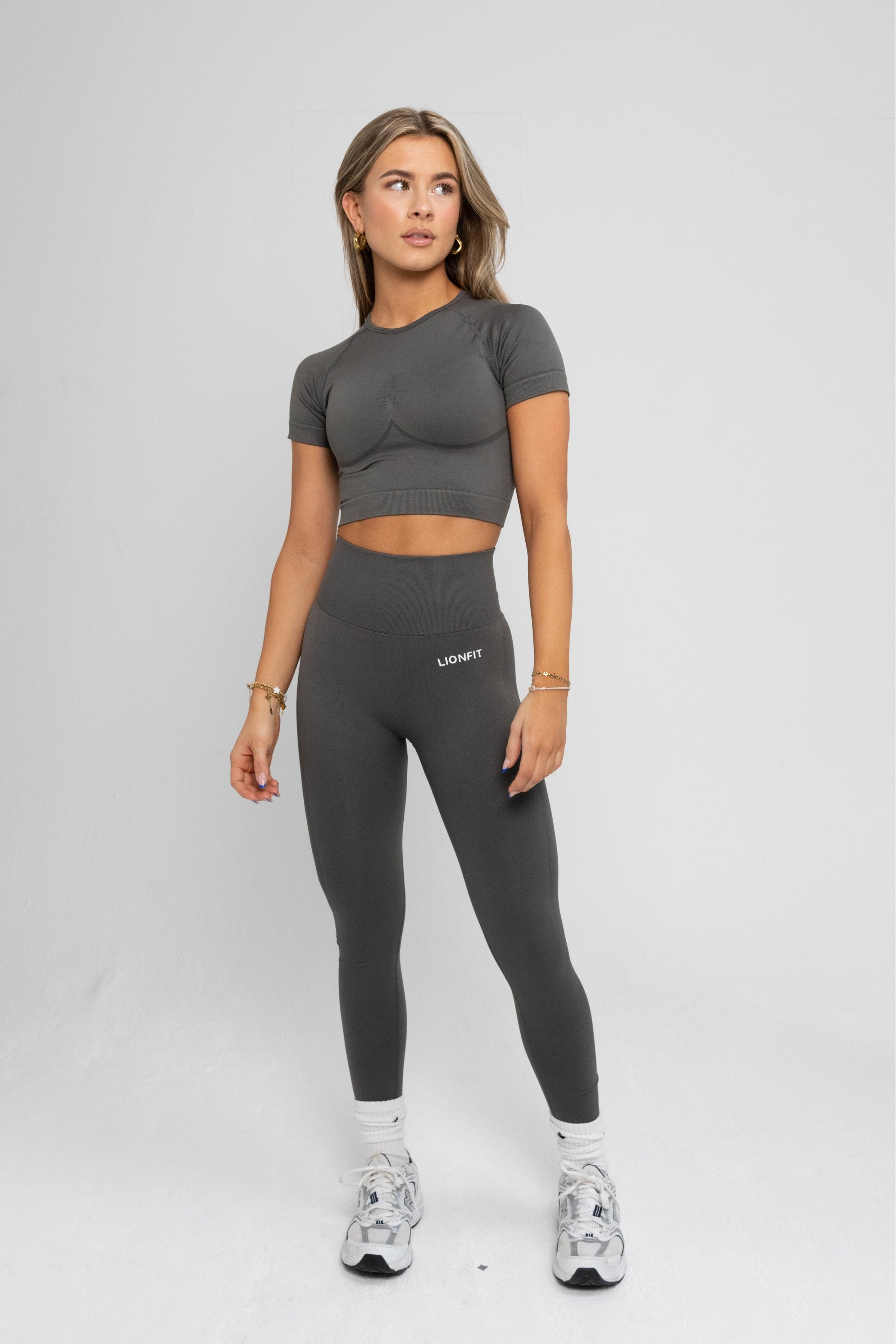 LIONFIT NALA SEAMLESS SHORTSLEEVE TOP GREEN GREY