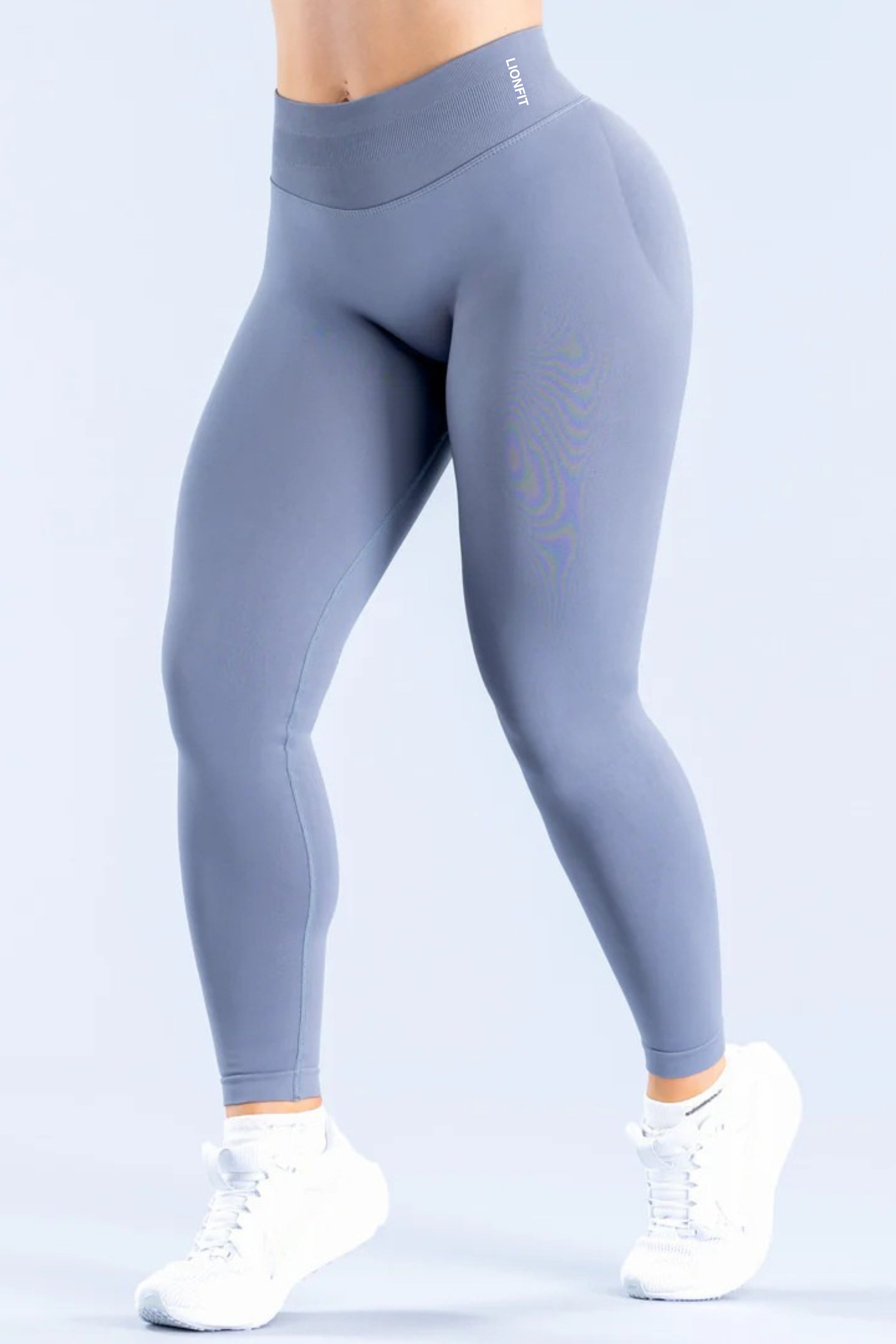Kiara seamless mid waist legging in light grey - voorkant met flatterende pasvorm en compressie