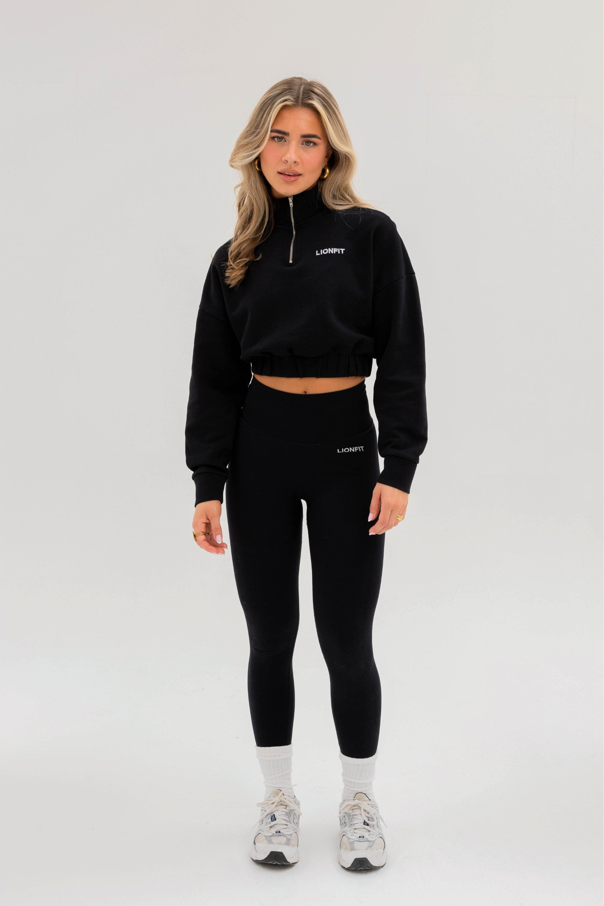 Kion Cropped Halfzip Top Black- Lionfit