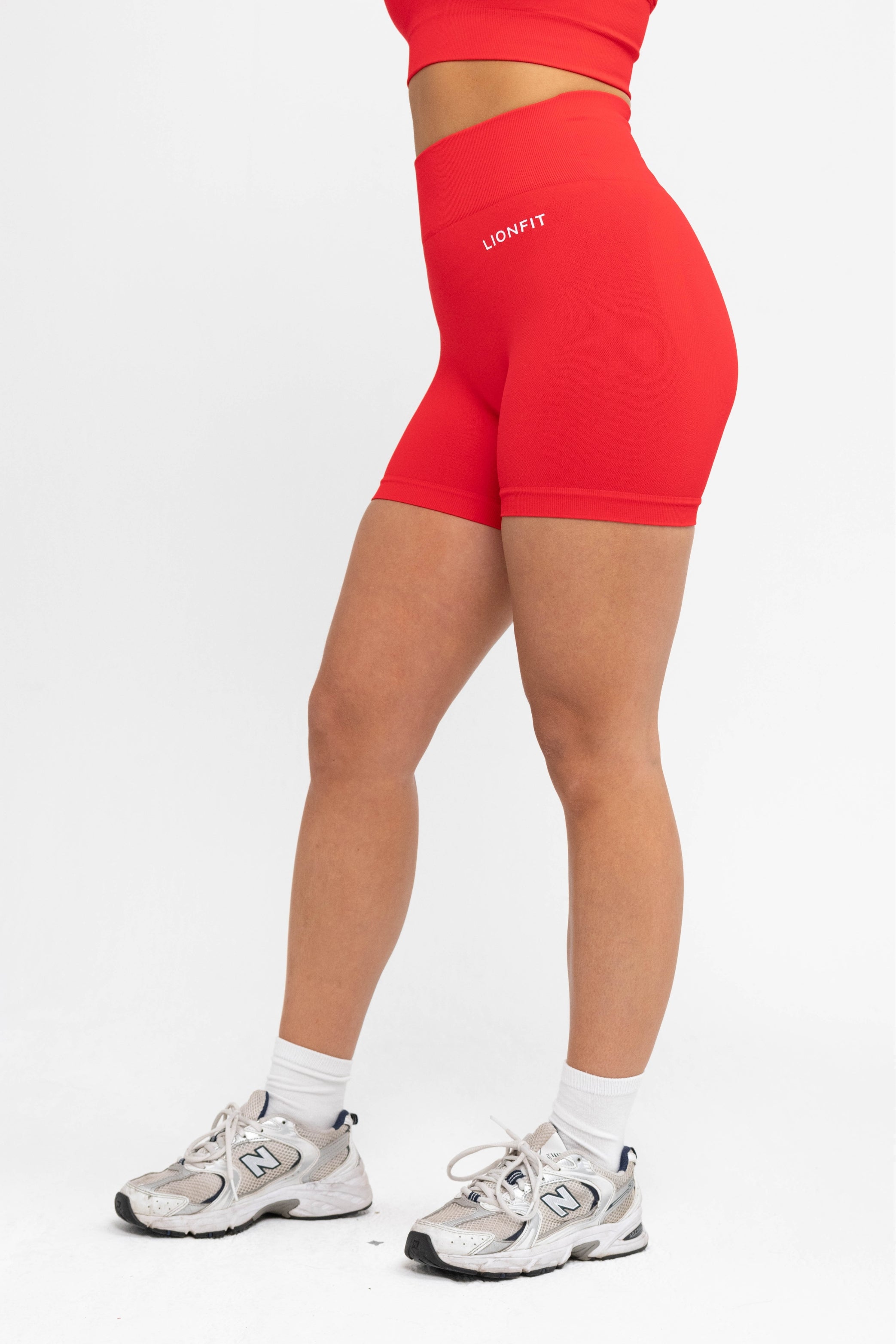 LIONFIT ZIRA SHORTS RED 