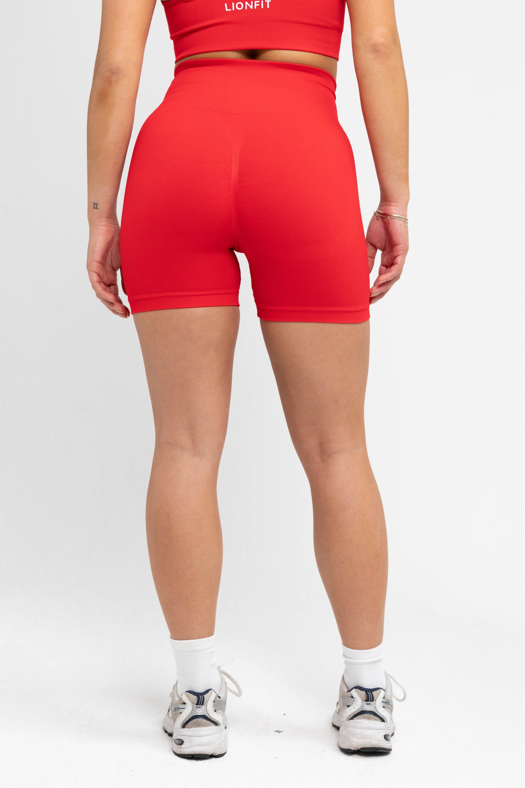 LIONFIT ZIRA SHORTS RED 